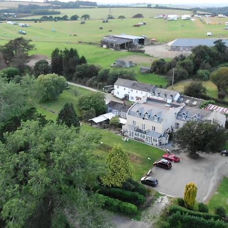 No 4 Trelawney Apartment - Onsite Bar - Restaurant - Horse Riding Menheniot Bagian luar foto