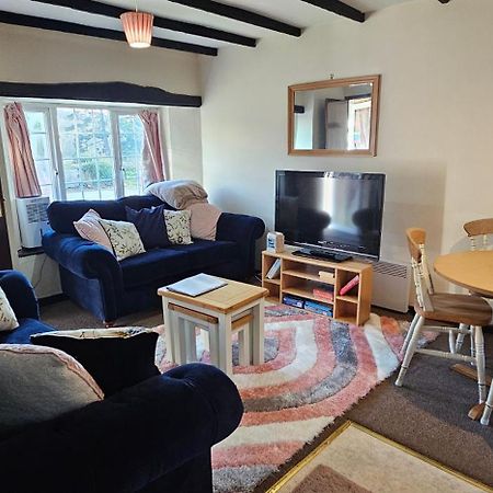 No 4 Trelawney Apartment - Onsite Bar - Restaurant - Horse Riding Menheniot Bagian luar foto
