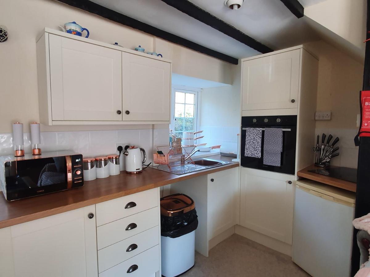 No 4 Trelawney Apartment - Onsite Bar - Restaurant - Horse Riding Menheniot Bagian luar foto