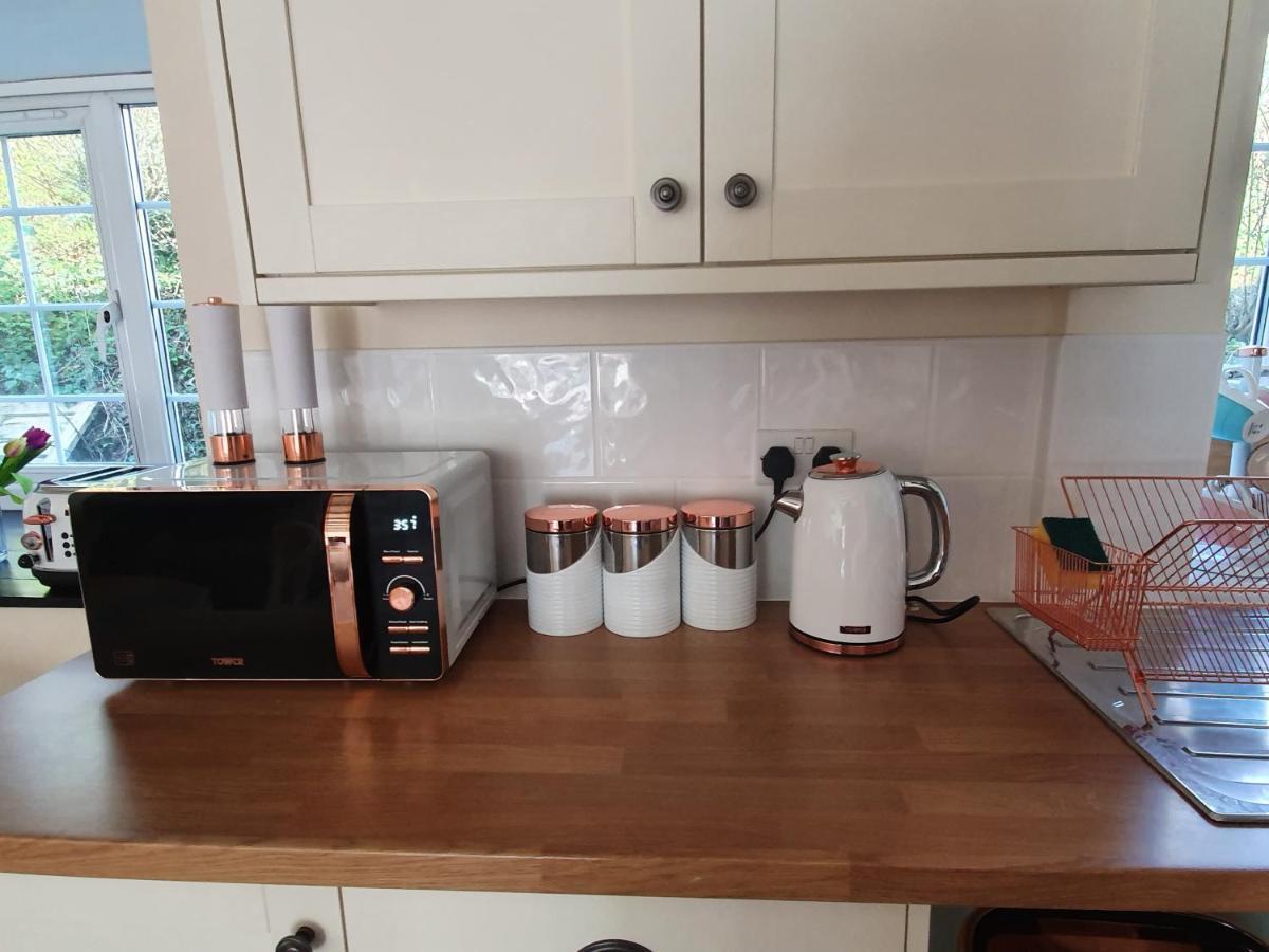 No 4 Trelawney Apartment - Onsite Bar - Restaurant - Horse Riding Menheniot Bagian luar foto