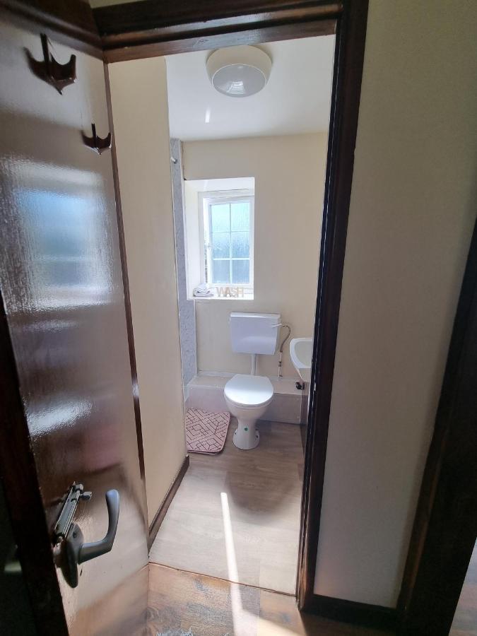 No 4 Trelawney Apartment - Onsite Bar - Restaurant - Horse Riding Menheniot Bagian luar foto