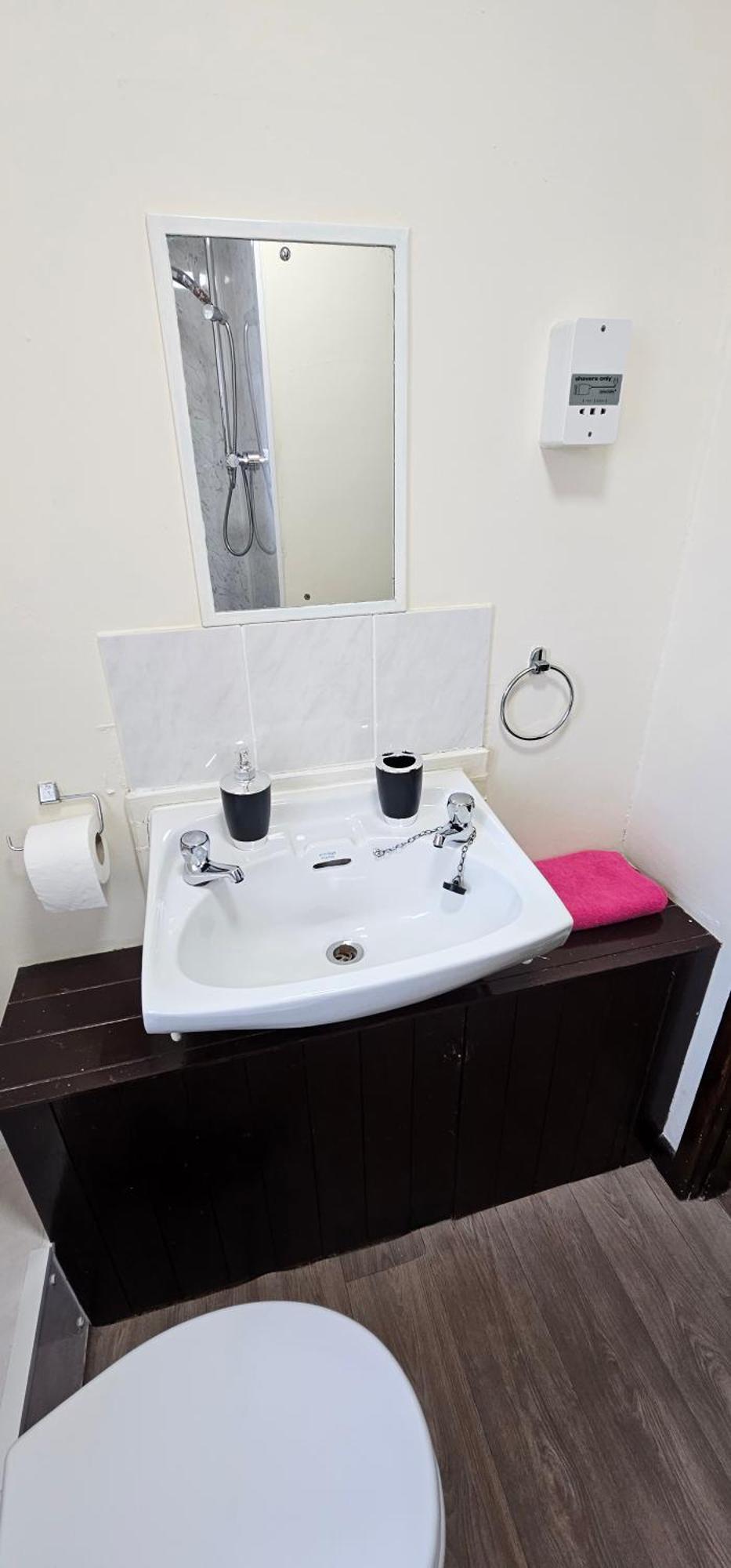 No 4 Trelawney Apartment - Onsite Bar - Restaurant - Horse Riding Menheniot Bagian luar foto