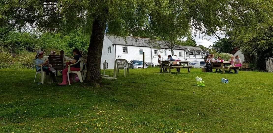 No 4 Trelawney Apartment - Onsite Bar - Restaurant - Horse Riding Menheniot Bagian luar foto