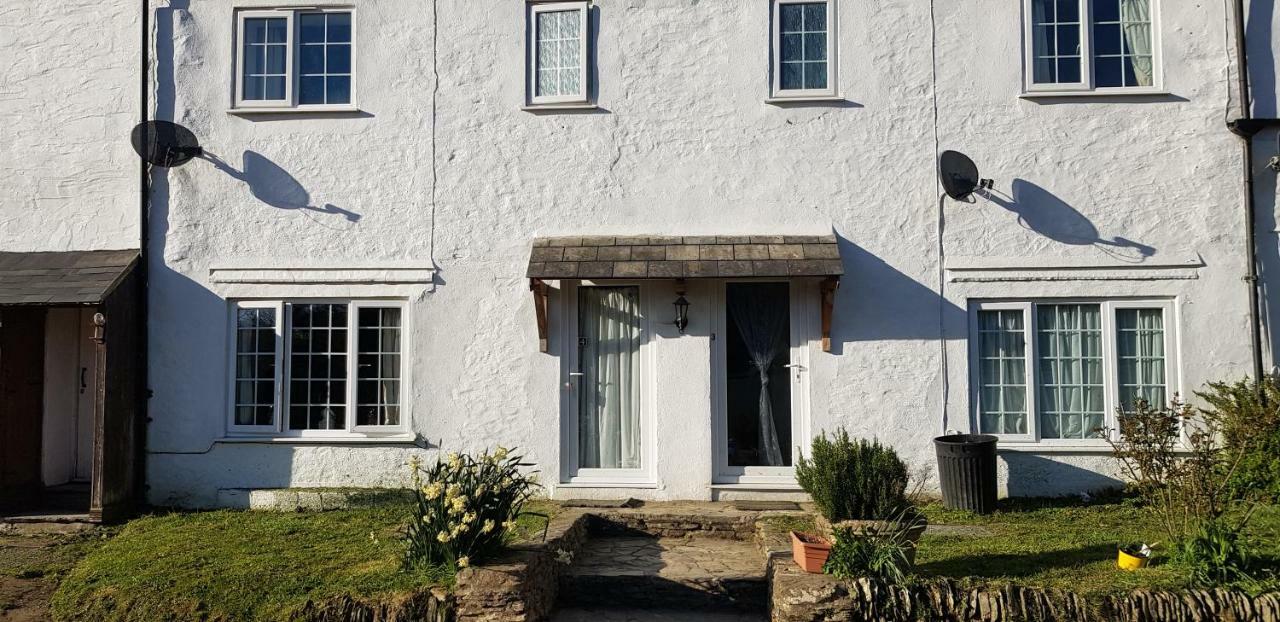 No 4 Trelawney Apartment - Onsite Bar - Restaurant - Horse Riding Menheniot Bagian luar foto