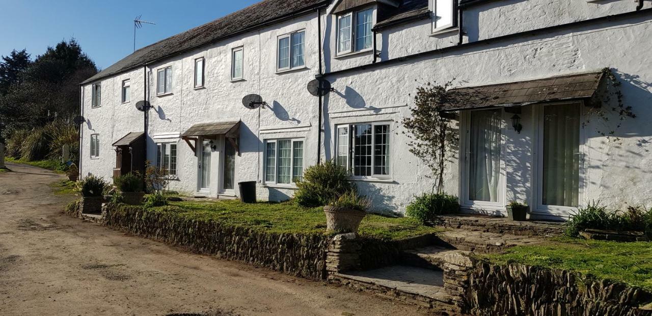 No 4 Trelawney Apartment - Onsite Bar - Restaurant - Horse Riding Menheniot Bagian luar foto